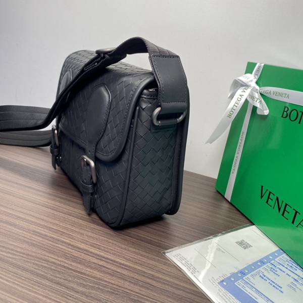 ボッテガヴェネタバッグ側面デザイン